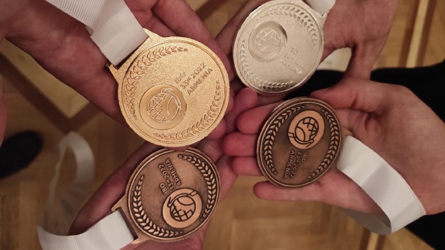 Marek Pavlica získal zlatou medaili a skončil pátý v absolutním pořadí z více než 250 soutěžících z 64 zemí. Daniel Čičovský získal stříbro a Matěj Pokorný s Matějem Vostrčilem vybojovali bronz.