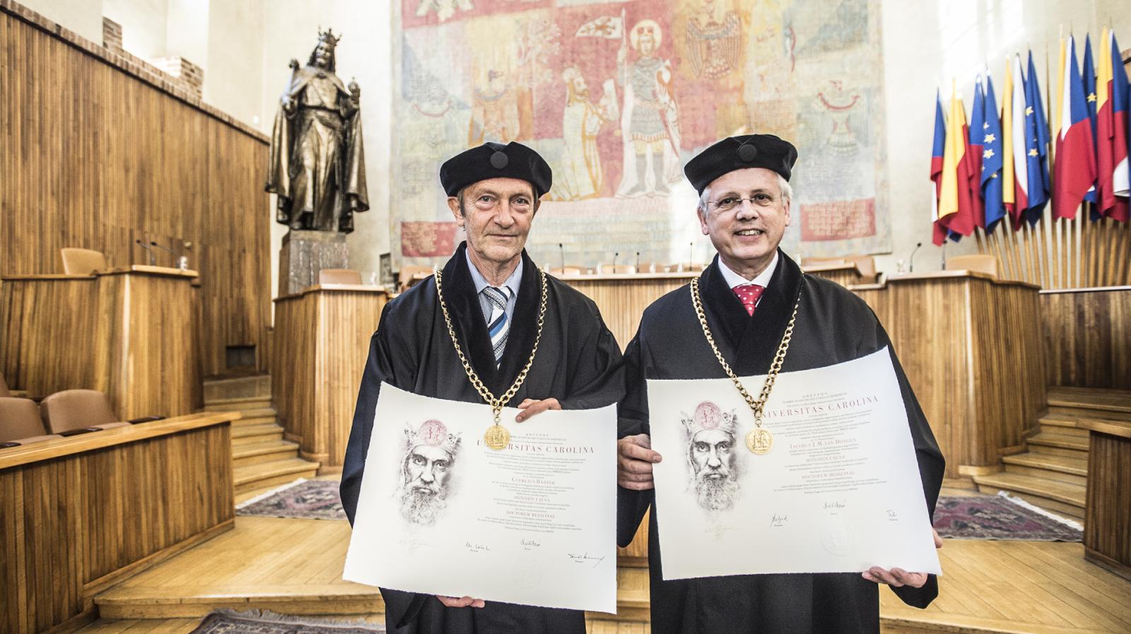 Molecular biologist Bártek and immunologist van Dongen receive honorary degrees