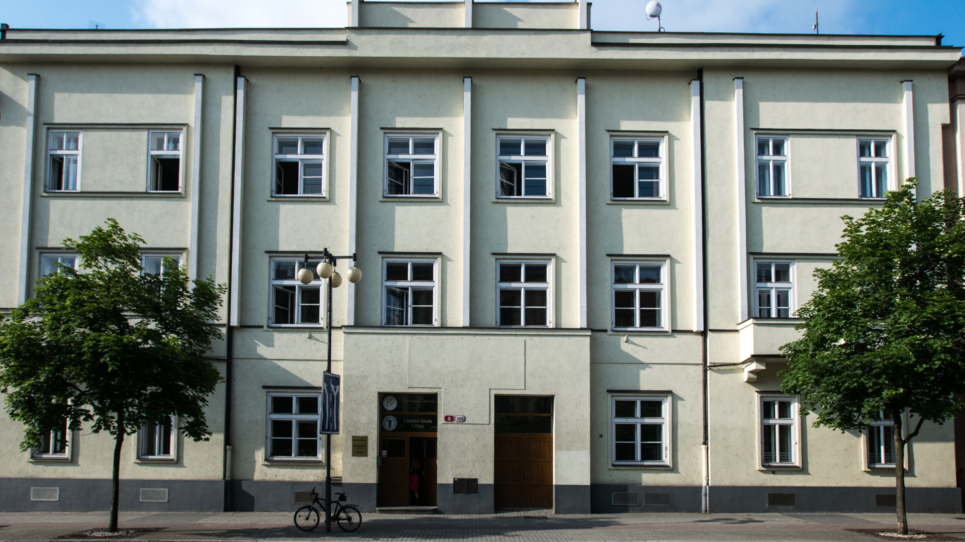 LF UK v Plzni vyhlašuje výběrové řízení na prodej nemovitostí