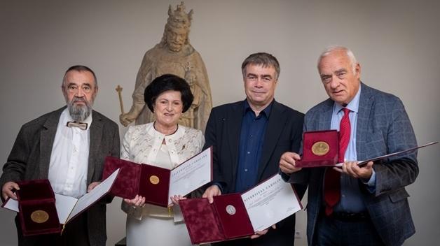 Vědecká rada předala zlatou, stříbrnou a dvě historické medaile