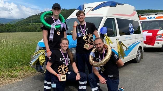Zlato v letošní soutěži záchranářů Rallye Rejvíz získal tým z 2. LF UK