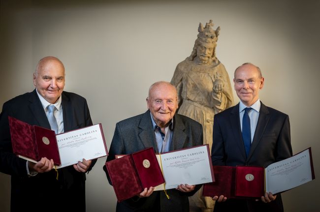 Tři stříbrné medaile UK putovaly do rukou Jana Pachla, Františka Vítka a Radana Brůhy (zleva).
