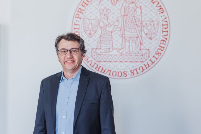 Profesor Petr Pávek.