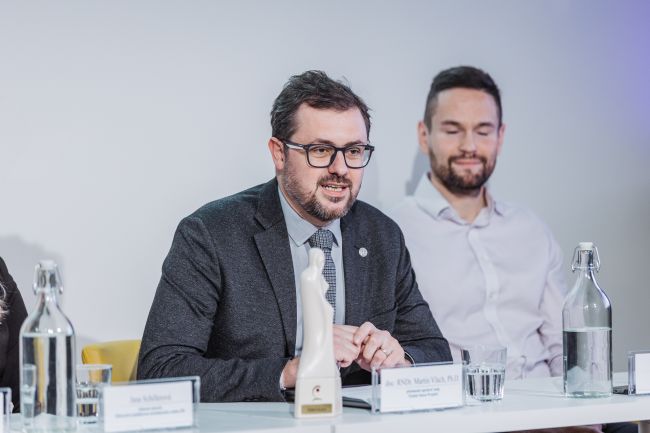 The programme at Kampus Hybernská was hosted by Martin Vlach (left), a member of the Czech Head Organising Committee and Vice-Rector for Public Relations at Charles University.