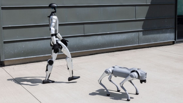 Matfyz předvedl nové roboty. Chce je naučit spolupracovat