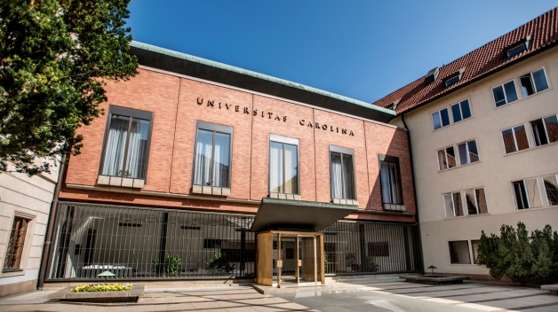 Vyjádření rektorky UK k odsouzení doktoranda FSV Bahruze Samadova