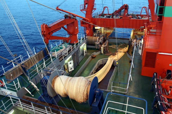 Tralová síť pro odlov hlubokomořských ryb na výzkumné lodi Walther Herwig III