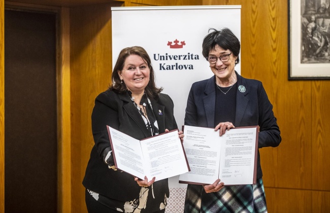 Rektorka Univerzity Karlovy Milena Králíčková a předsedkyně Akademie věd ČR Eva Zažímalová