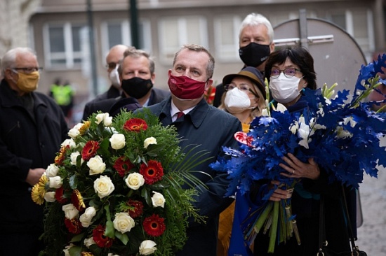 Charles University Rector Tomáš Zima, the head of the Czech Academy of Sciences Eva Zažímalová, and colleagues mark November 17, 2020 at the Hlavkova dormitory in Prague.